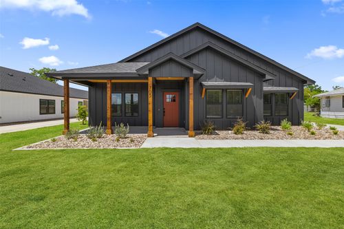 705 Sloan St, Taylor, TX, 76574-2267 | Card Image