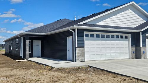 2518 34th Ave Se, Mandan, ND, 58554-2936 | Card Image