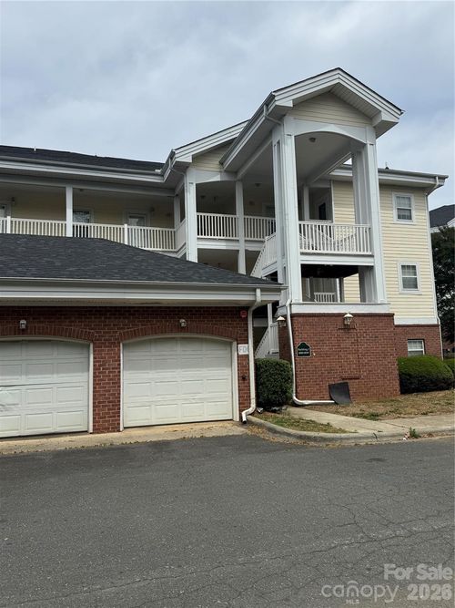 8923 Meadow Vista Rd, Charlotte, NC, 28213-5290 | Card Image