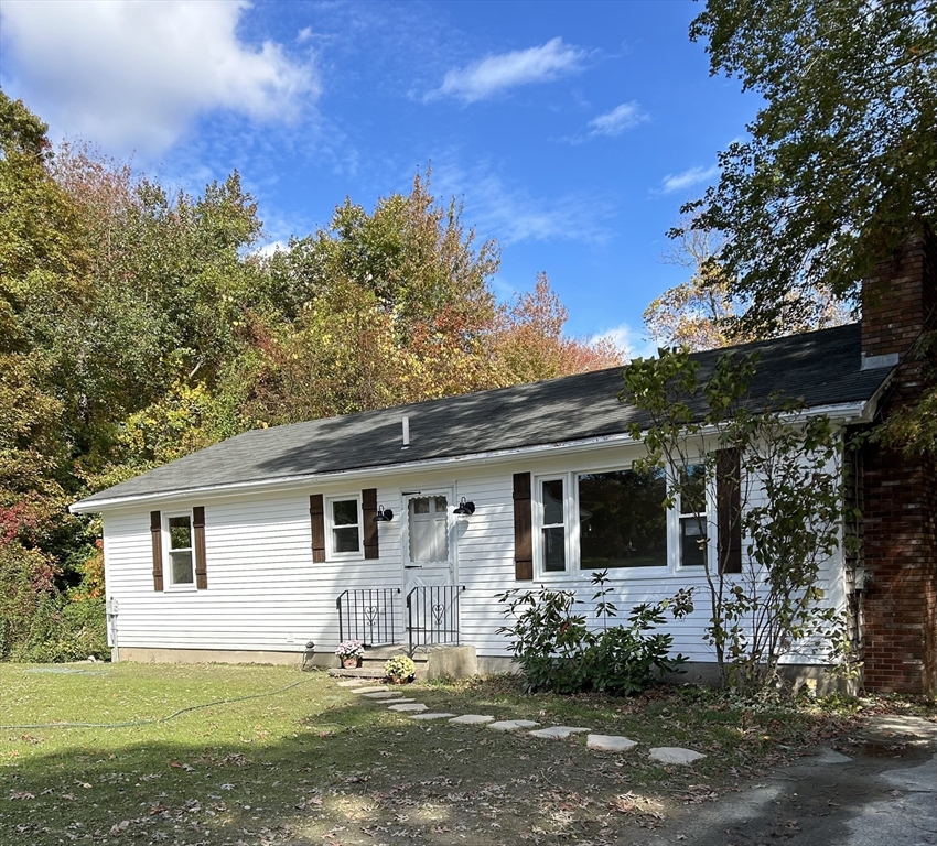 Merlin Dr, Swansea, MA 02777