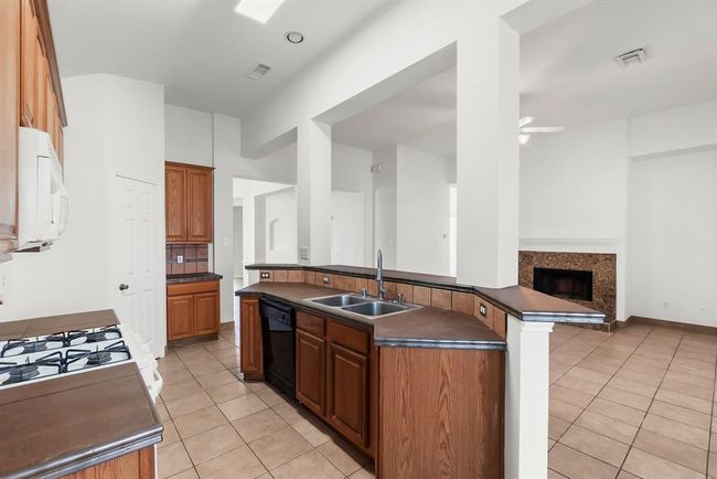 19311 Twin Buttes Dr, House other with 4 bedrooms, 2 bathrooms and 2 parking in Tomball TX | Image 19