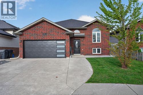 1764 Magnolia Ave, Windsor, ON, N8P1Z1 | Card Image