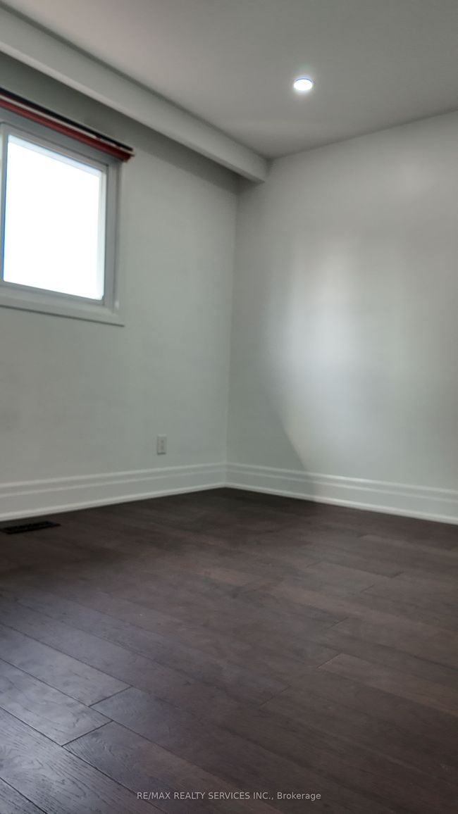 208 Plunkett Rd, House attached with 3 bedrooms, 2 bathrooms and 2 parking in North York ON | Image 5