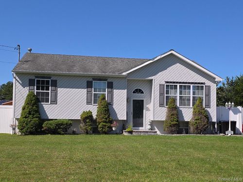 906 Bayview Avenue, Brookhaven, NY, 11713 | Card Image