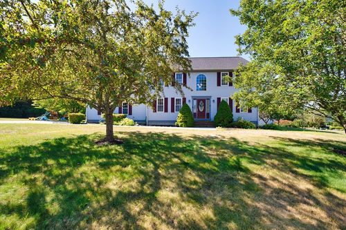 52 Pershing Ave, Acushnet, MA, 02743-2531 | Card Image