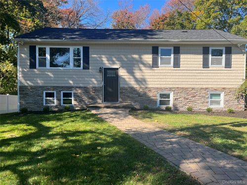 26 Hanover Pl, Smithtown, NY, 11787-3407 | Card Image