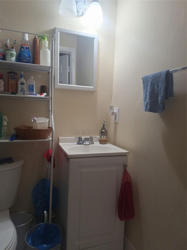 Unit B 2nd bathroom | Image 7