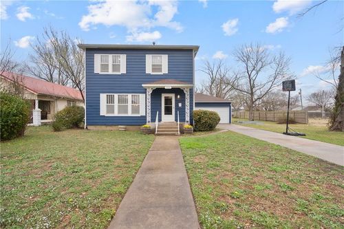 1018 N 12th St, Independence, KS, 67301-2427 | Card Image