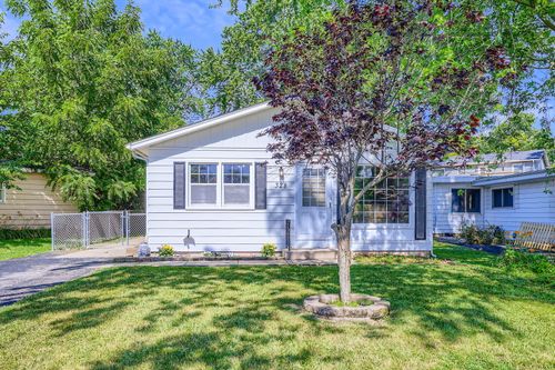 328 Hillandale Dr, Round Lake, IL, 60073-3318 | Card Image
