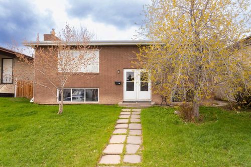 2822 13 Ave Se, Calgary, AB, T2A0J3 | Card Image