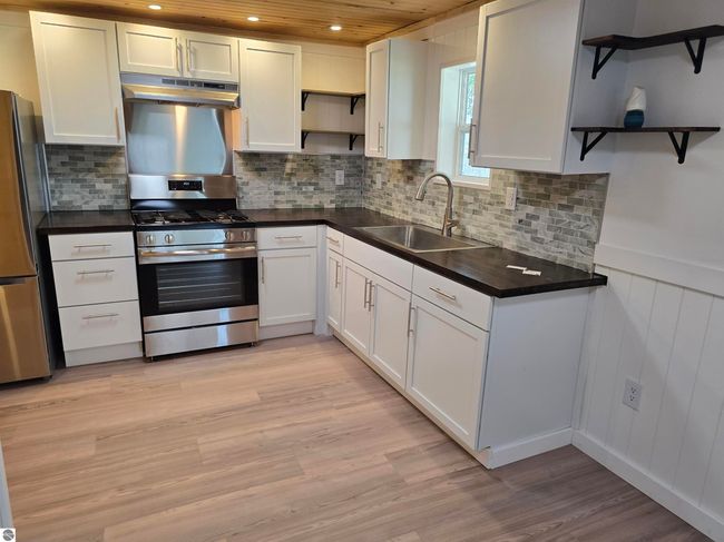 7864 Maple St, House other with 3 bedrooms, 1 bathrooms and null parking in Vanderbilt MI | Image 5