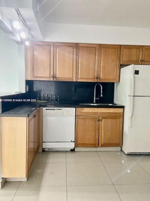 310 Sw 10th Ter, Hallandale Beach, FL, 33009-6125 | Card Image