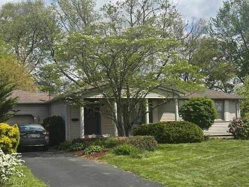 2284 Venloe Dr, Poland, OH, 44514-1743 | Card Image