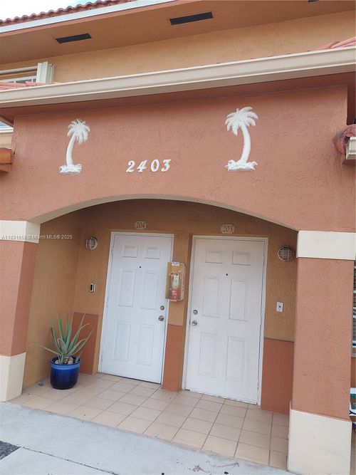 apt-203-2403 W 76th St, Hialeah, FL, 33016-5663 | Card Image