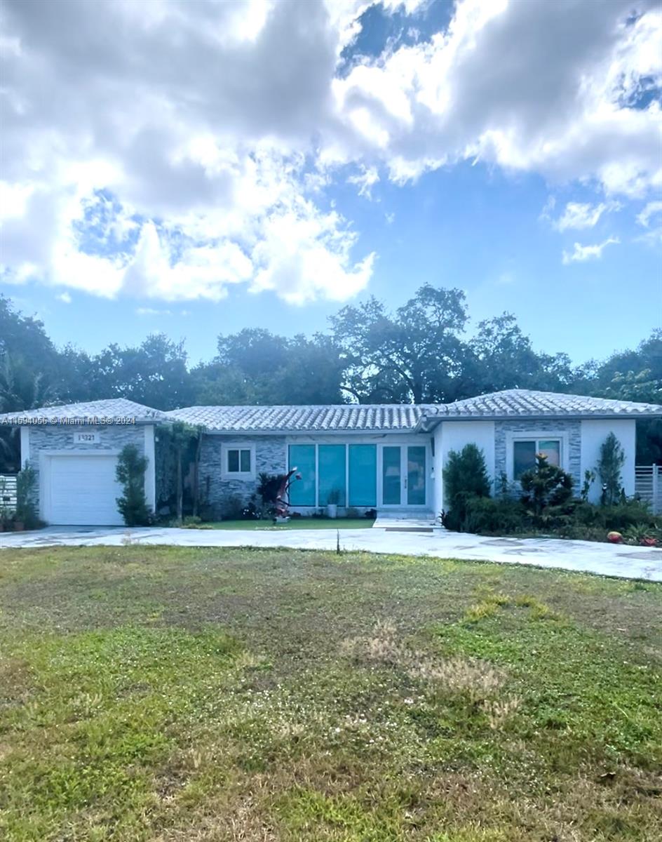 1st Ave, Miami, FL 33168
