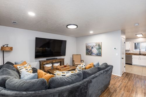 935 E 1250 S, Ogden, UT, 84404-7631 | Card Image