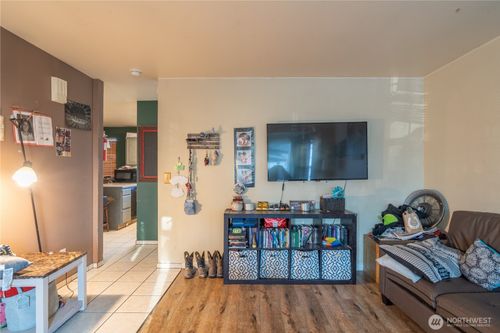 1221 S Lakeland Dr, Moses Lake, WA, 98837-9786 | Card Image