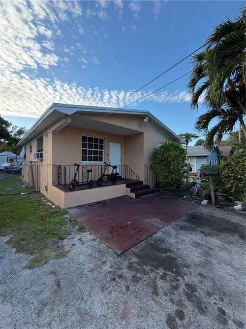 8848 Nw 5th Ave, El Portal, FL, 33150-2408 | Card Image
