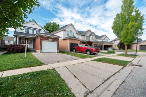 32 Amanda Walk, Cambridge, ON, N3C4K8 | Card Image