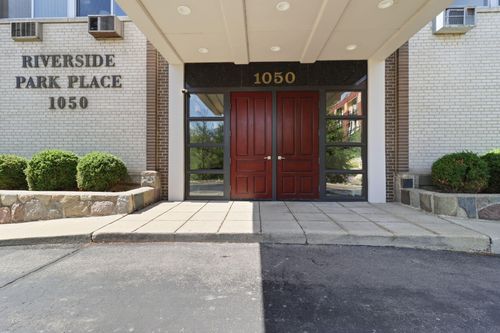 3e-1050 Wall St, Ann Arbor, MI, 48105-1971 | Card Image