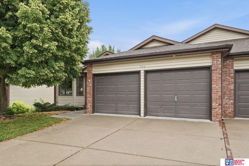 722 Lancashire Ct, Lincoln, NE, 68510-5216 | Card Image