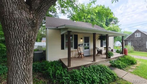 317 Roosevelt St, Lebanon, IL, 62254-1440 | Card Image