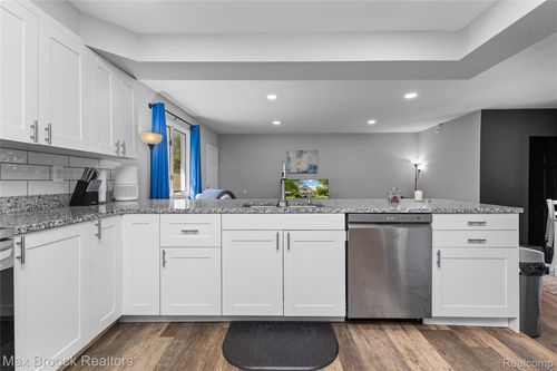 27216 Shiawassee Rd, Southfield, MI, 48033-3565 | Card Image