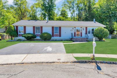 19 Hill Court, House other with 3 bedrooms, 2 bathrooms and null parking in Manalapan NJ | Image 2