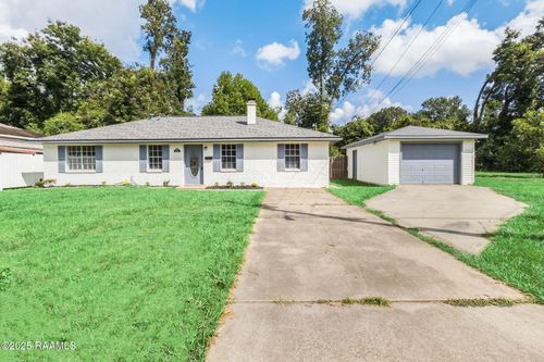 829 Choctaw Dr, Opelousas, LA, 70570-7615 | Card Image