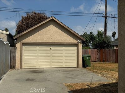 W 68th Street, House other with 3 bedrooms, 1 bathrooms and 2 parking in LOS ANGELES CA | Image 2