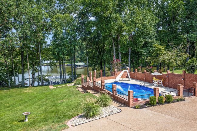 Short, easy walk by the pool down to the lake | Image 49
