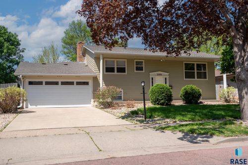 3105 S Lyndale Ave, Sioux Falls, SD, 57105-5326 | Card Image