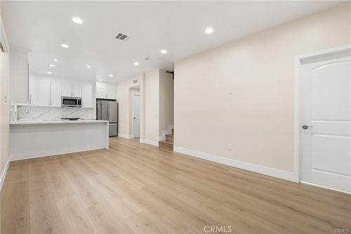 19953 Lassen St, Chatsworth, CA, 91311-5539 | Card Image