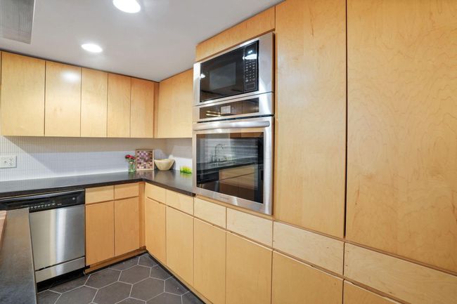 OVERSIZED CABINETS tons of options for storage | Image 19