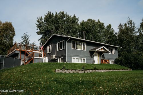 452 Marshall Dr, Fairbanks, AK, 99712-1332 | Card Image