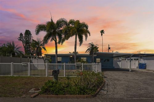 204 160th Ave, REDINGTON BEACH, FL, 33708-1644 | Card Image