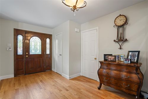 36 Roseanne Dr, Woodbury, NY, 11797-1904 | Card Image