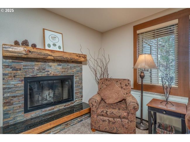 18575 Sw Century Dr, Condo with 1 bedrooms, 1 bathrooms and null parking in Bend OR | Image 5