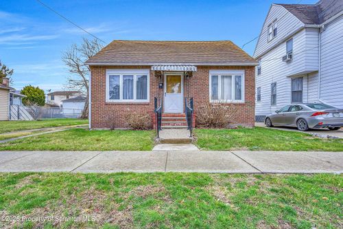 31 Edison St, Wilkes Barre, PA, 18702-2205 | Card Image