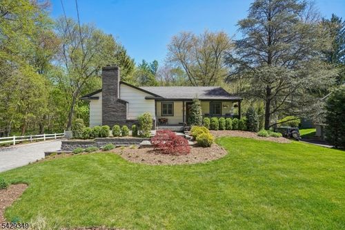 586 Sparrowbush Rd, Wyckoff, NJ, 07481-1351 | Card Image