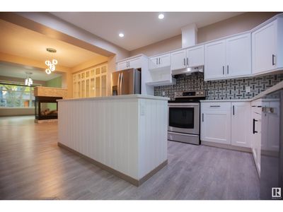 9824 73 Ave Nw, Home with 3 bedrooms, 4 bathrooms and null parking in Edmonton AB | Image 3