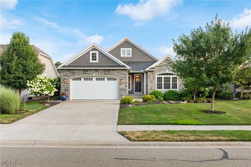 950 Laurel Green Dr Ne, North Canton, OH, 44720-9812 | Card Image