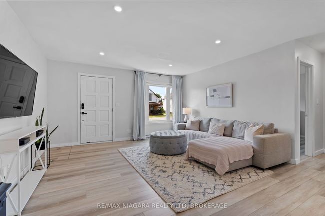 39 Pine St, House other with 2 bedrooms, 1 bathrooms and 2 parking in Port Colborne ON | Image 4