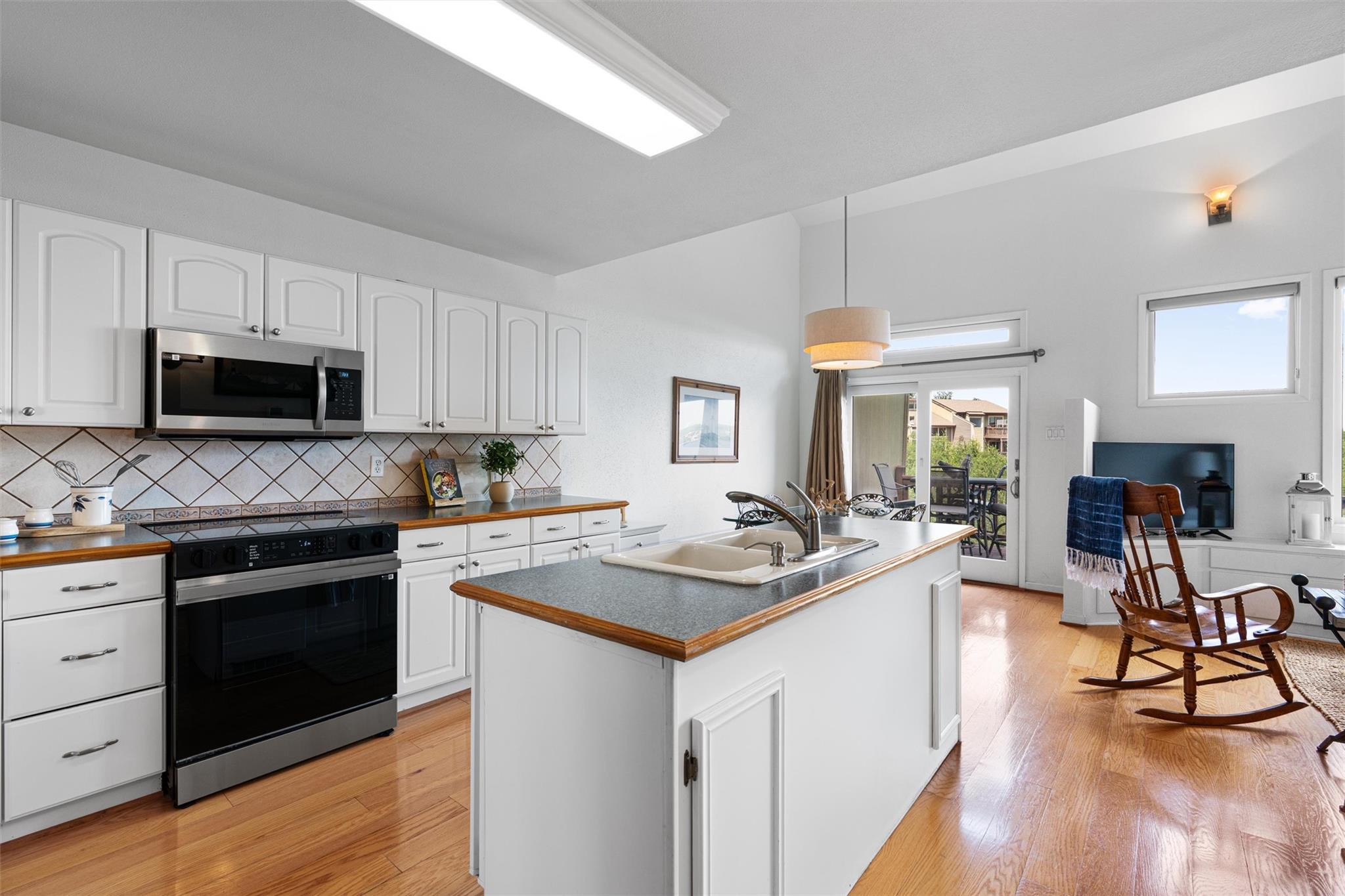 Residential in Point Venture 4