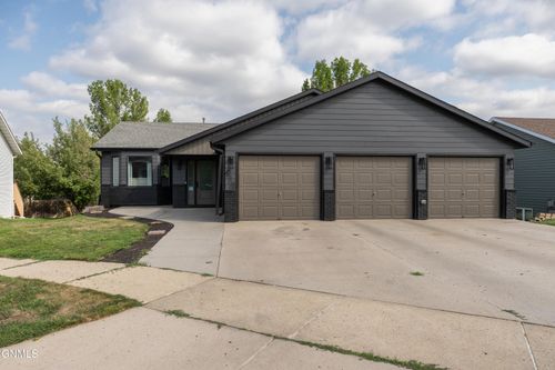 910 20th St Se, Mandan, ND, 58554-5010 | Card Image