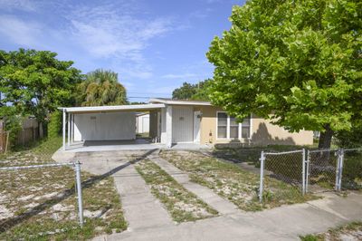 939 Bianca Drive Ne, House other with 2 bedrooms, 1 bathrooms and null parking in Palm Bay FL | Image 2