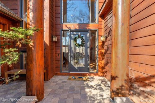 5970 Lynne Hollow Dr, Commerce Twp, MI, 48382-1296 | Card Image