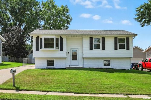 2605 Valley Dr, Davenport, IA, 52806-2626 | Card Image