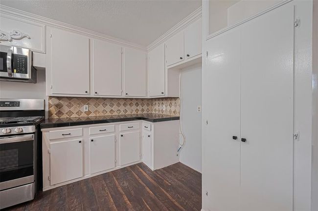 8045 Ridgeview Dr, House other with 3 bedrooms, 2 bathrooms and 1 parking in Houston TX | Image 14