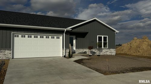 5039 Chestnut St, Quincy, IL, 62305-1163 | Card Image